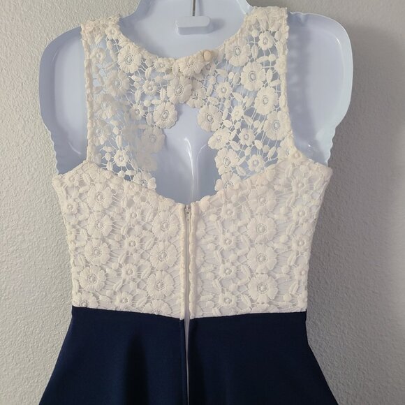 B. Darlin women's white and navy sleeveless laced dress size 0 - Picture 6 of 16